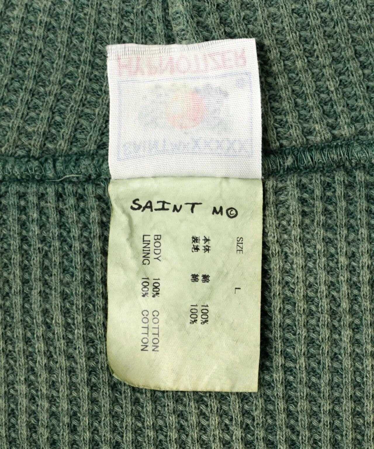 SAINT Mxxxxxx DBL FACE ZIP UP HOODIE/GREEN Double-layer destroyed waffle zipper jacket, washed green S-XL, a style that has been used in the summer. After continuous fine polishing, it has finally been shipped. The finished product is simply a work of art. Super heavy washing and distressing. Multiple water fades. Excessive hand-made wormhole destruction processing. Deconstruction and reorganization embroidery technology. Custom-made zippers with LOGO. The color details of the zipper webbing are also correct. Original grade fruit main label and wash water label. Top purchasing grade. A layer of waffle fabric is added to the inner lining to make the overall texture stronger and increase the comfort and warmth of the wearer.